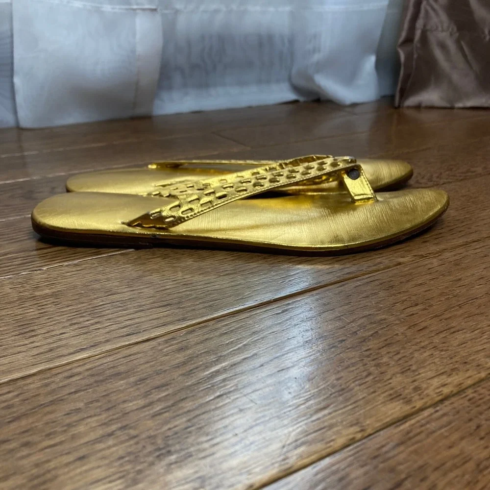 The Unbranded Brand handmade wood